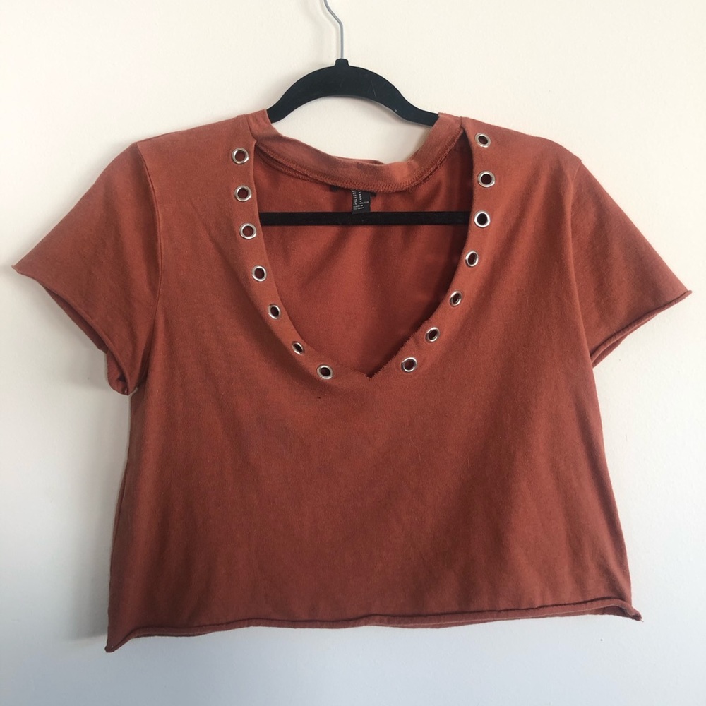 Cutout cropped tee